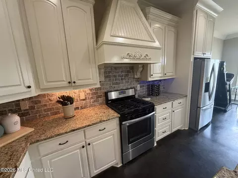 Kitchen - 405 Copper Ridge Dr, Florence, MS 39073 photo 3 of 7