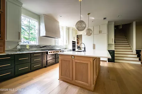 Kitchen - 104 Langdon Bnd, Madison, MS 39110 photo 2 of 6