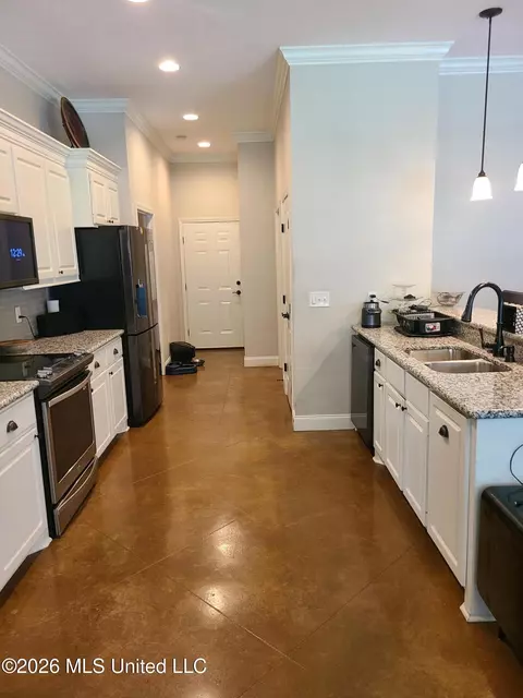 Kitchen - 3 Lenox Ct, Jackson, MS 39211 photo 2 of 2