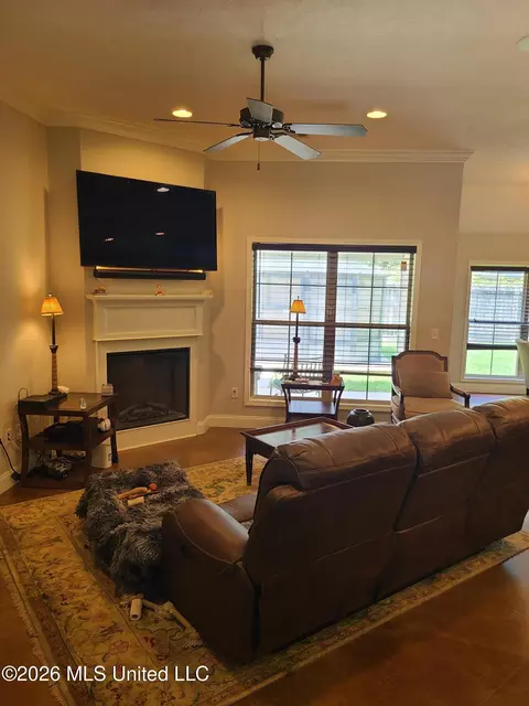 Living - 3 Lenox Ct, Jackson, MS 39211 photo 1 of 3