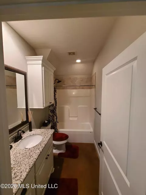 Bath - 3 Lenox Ct, Jackson, MS 39211 photo 5 of 5