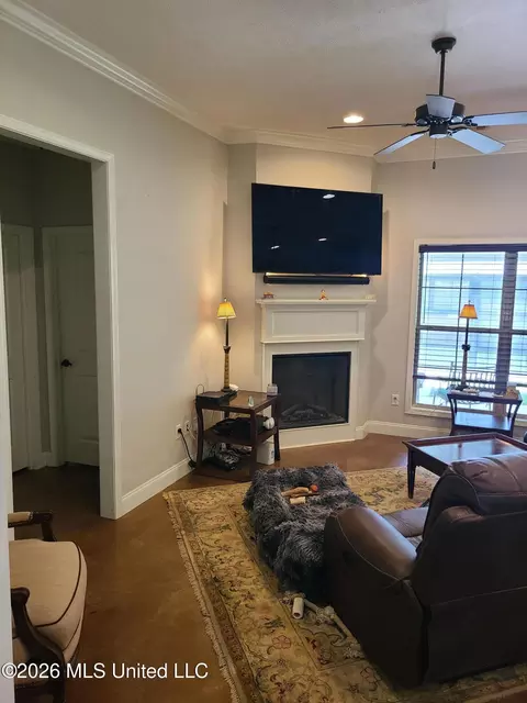 Living - 3 Lenox Ct, Jackson, MS 39211 photo 2 of 3
