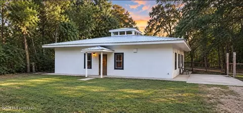5035 Annunciation Rd, Kiln, MS 39556