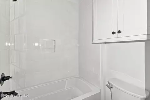 Bath - 428 Baleigh Way, Canton, MS 39046 photo 4 of 4