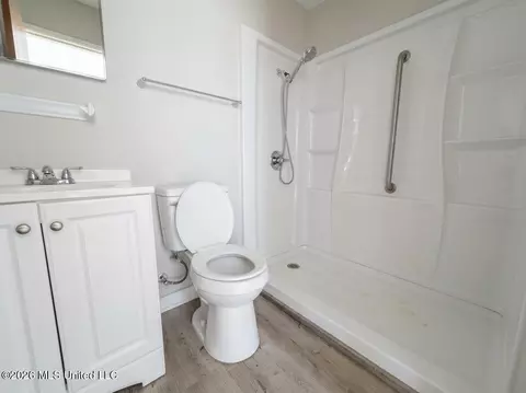 Bath - 4314 Watkins Dr, Jackson, MS 39206 photo 1 of 1