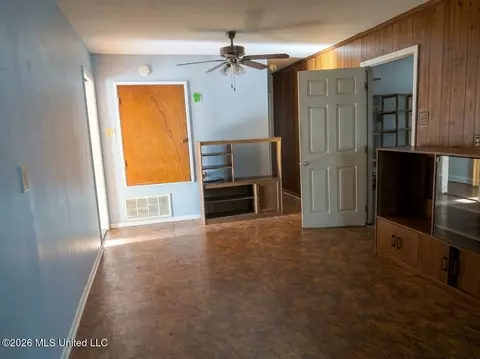 Living - 4314 Watkins Dr, Jackson, MS 39206 photo 1 of 4