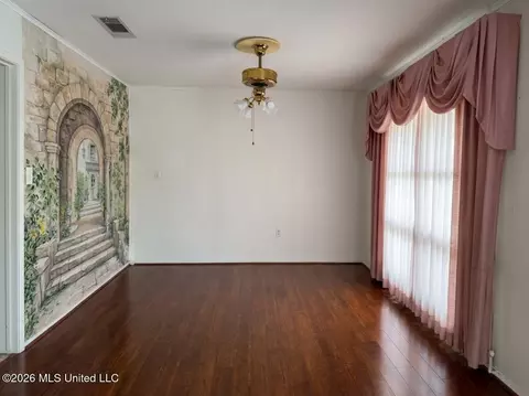 Living - 4314 Watkins Dr, Jackson, MS 39206 photo 3 of 4