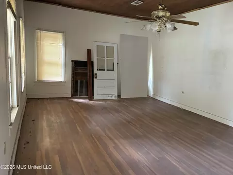 Living - 620 Bendat St, Mccomb, MS 39648 photo 1 of 3