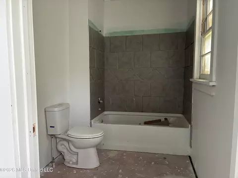 Bath - 620 Bendat St, Mccomb, MS 39648 photo 1 of 2