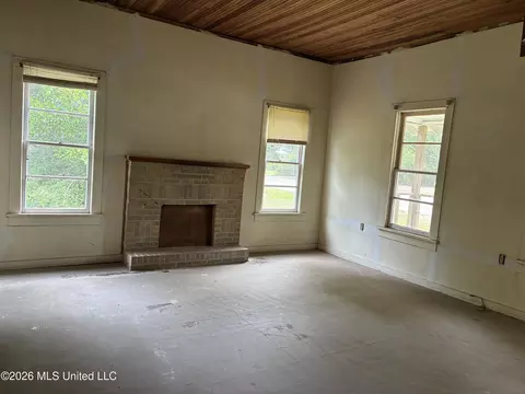 Living - 620 Bendat St, Mccomb, MS 39648 photo 3 of 3