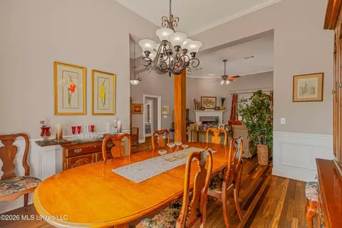 Dining - 284 Lighthouse Ln, Brandon, MS 39047 photo 2 of 3