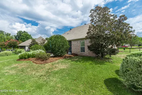Exterior - 284 Lighthouse Ln, Brandon, MS 39047 photo 8 of 10