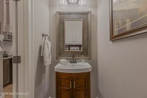 Bath - 284 Lighthouse Ln, Brandon, MS 39047 photo 1 of 8