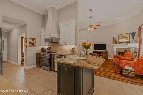 Kitchen - 284 Lighthouse Ln, Brandon, MS 39047 photo 2 of 4