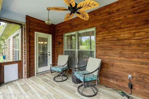 Exterior - 284 Lighthouse Ln, Brandon, MS 39047 photo 9 of 10