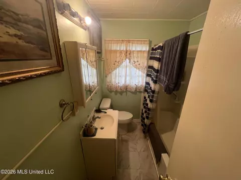 Bath - 4100 Washington Blvd, Moss Point, MS 39563 photo 2 of 3