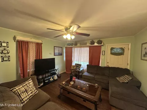 Living - 4100 Washington Blvd, Moss Point, MS 39563 photo 1 of 1
