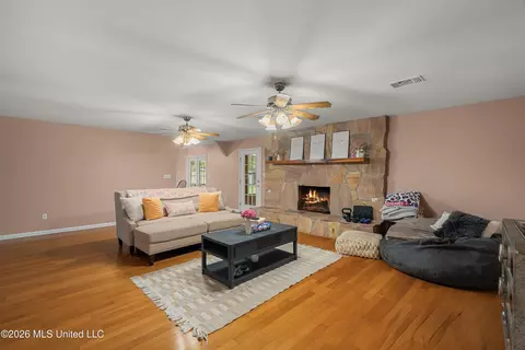 Living - 28 J D Aultman Rd, Sumrall, MS 39482 photo 1 of 3