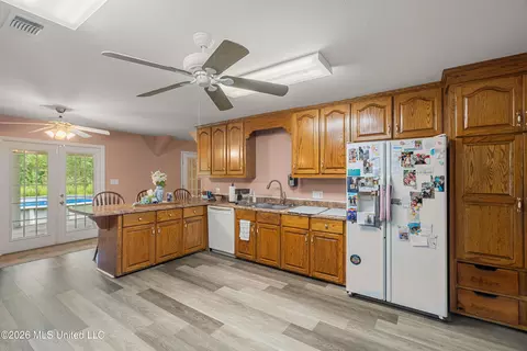 Kitchen - 28 J D Aultman Rd, Sumrall, MS 39482 photo 3 of 4