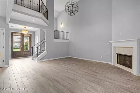 Living - 5864 Stonecrest Dr, Olive Branch, MS 38654 photo 2 of 4