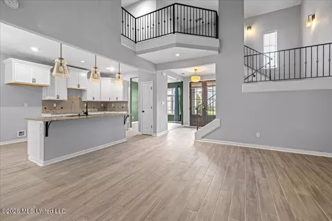 Entry Way - 5864 Stonecrest Dr, Olive Branch, MS 38654 photo 2 of 5