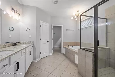 Entry Way - 5864 Stonecrest Dr, Olive Branch, MS 38654 photo 4 of 5