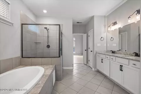 Bath - 5864 Stonecrest Dr, Olive Branch, MS 38654 photo 1 of 4