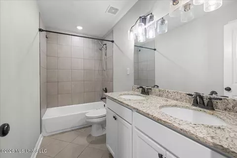 Bath - 5864 Stonecrest Dr, Olive Branch, MS 38654 photo 4 of 4