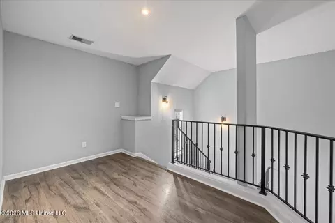 Entry Way - 5864 Stonecrest Dr, Olive Branch, MS 38654 photo 5 of 5
