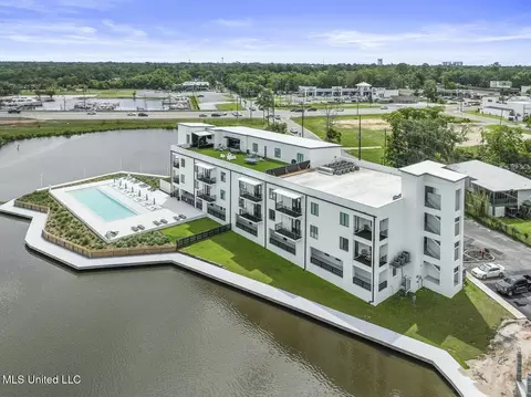 1302 Magnolia St #107, Gulfport, MS 39507