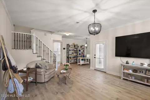 Living - 1012 Bayridge Dr, Jackson, MS 39211 photo 2 of 2