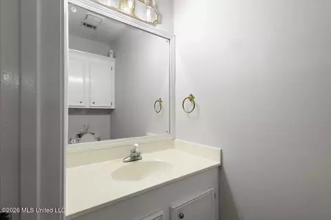 Bath - 1012 Bayridge Dr, Jackson, MS 39211 photo 1 of 3