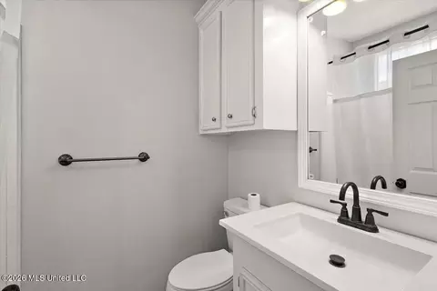 Bath - 1012 Bayridge Dr, Jackson, MS 39211 photo 3 of 3