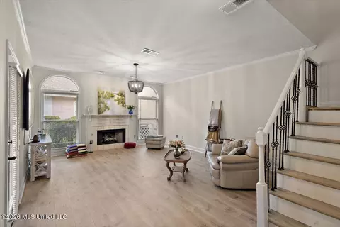 Living - 1012 Bayridge Dr, Jackson, MS 39211 photo 1 of 2