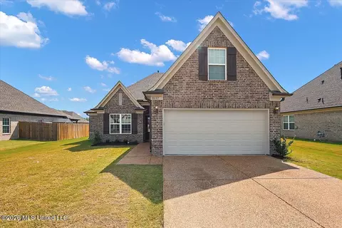 8692 Hayes Dr, Southaven, MS 38672