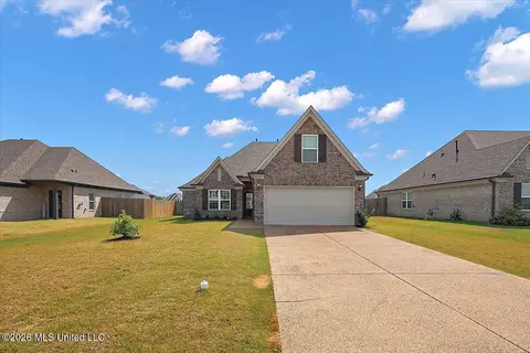 8692 Hayes Dr, Southaven, MS 38672