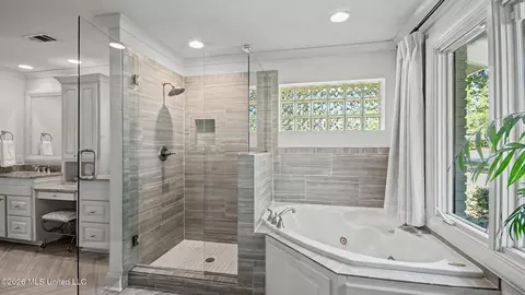 Bath - 1955 Douglass Dr, Jackson, MS 39211 photo 5 of 6