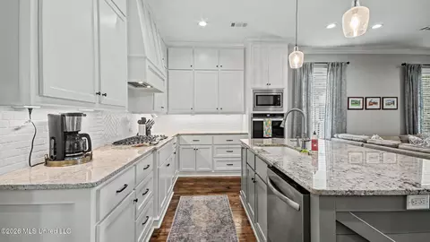 Kitchen - 114 First Colony Blvd, Madison, MS 39110 photo 2 of 4