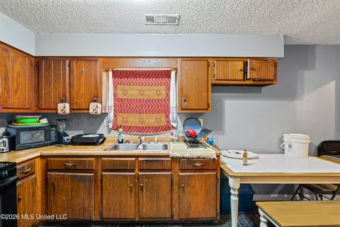 Kitchen - 1615 Mcingvale Rd, Hernando, MS 38632 photo 1 of 2