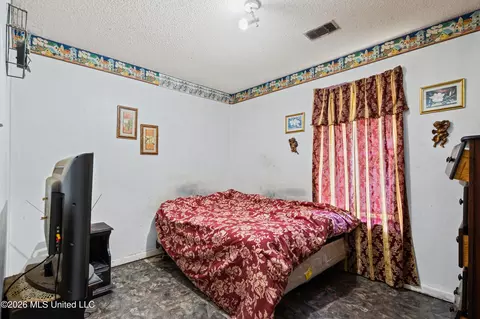 Bedroom - 1615 Mcingvale Rd, Hernando, MS 38632 photo 2 of 3