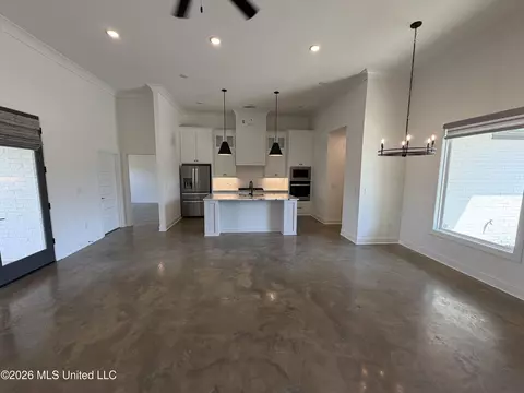 Living - 303 Tremont Dr, Florence, MS 39073 photo 5 of 6