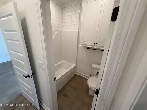 Bath - 303 Tremont Dr, Florence, MS 39073 photo 3 of 5