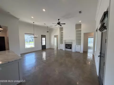 Living - 303 Tremont Dr, Florence, MS 39073 photo 4 of 6