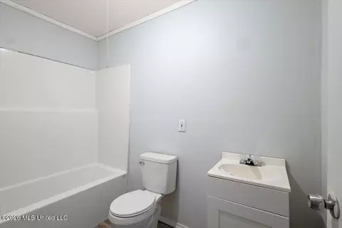 Bath - 1446 Lakeview Ave, Jackson, MS 39212 photo 2 of 2