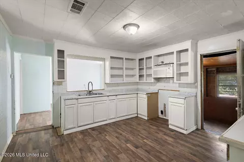 Kitchen - 1446 Lakeview Ave, Jackson, MS 39212 photo 1 of 1