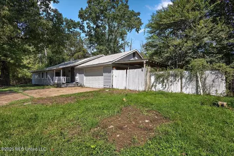 Exterior - 1446 Lakeview Ave, Jackson, MS 39212 photo 3 of 8