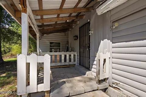 Exterior - 1446 Lakeview Ave, Jackson, MS 39212 photo 4 of 8