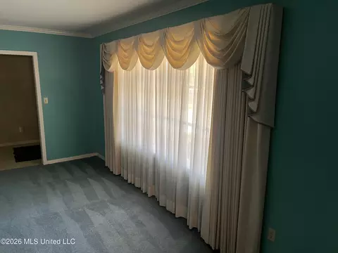 Living - 165 Bristol Blvd, Jackson, MS 39204 photo 2 of 5