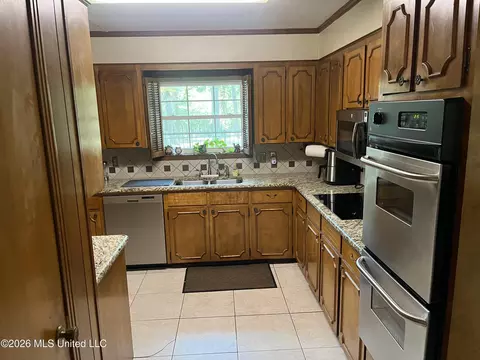 Kitchen - 165 Bristol Blvd, Jackson, MS 39204 photo 2 of 2