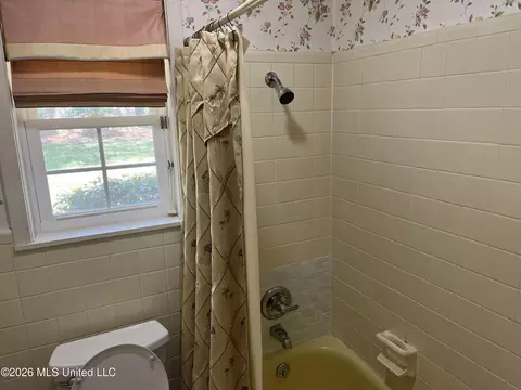 Bath - 165 Bristol Blvd, Jackson, MS 39204 photo 1 of 4